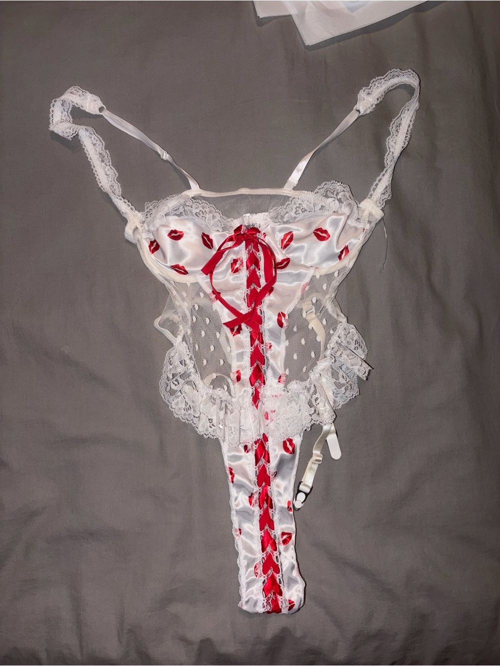 White Lace & Red Kiss-Print Satin Teddy small New